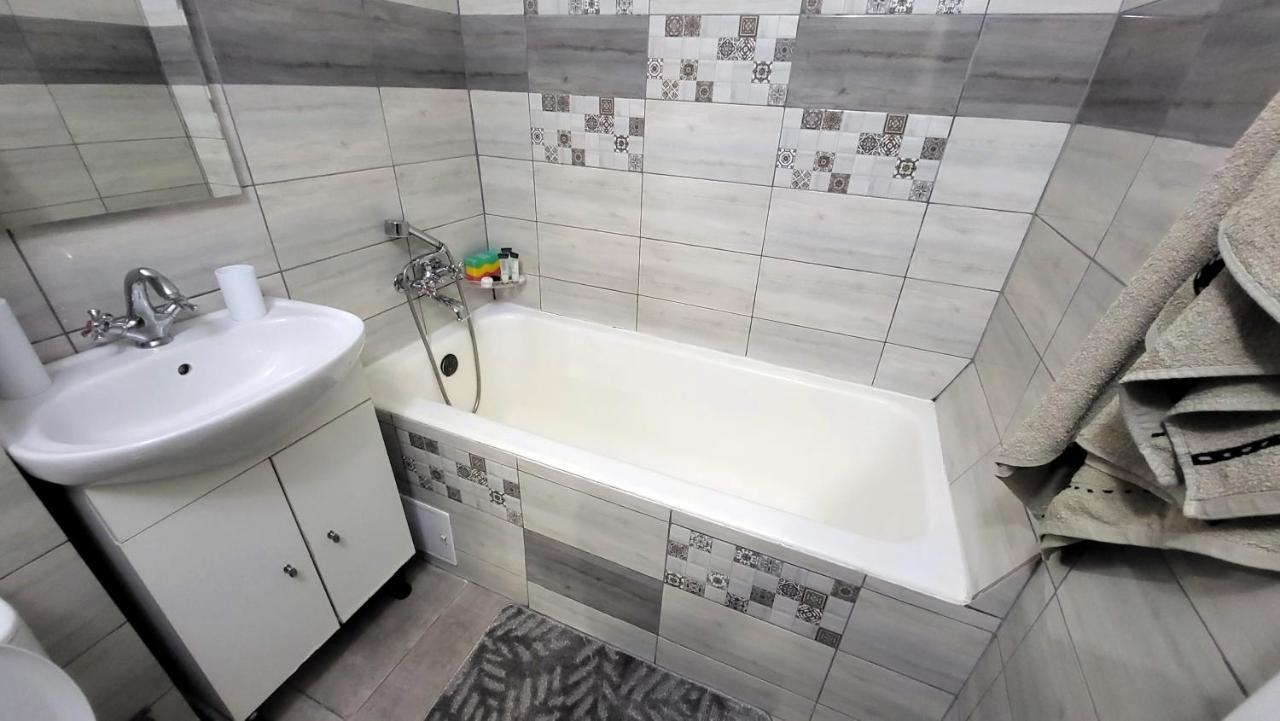 Apartament Navi Onesti Bagian luar foto